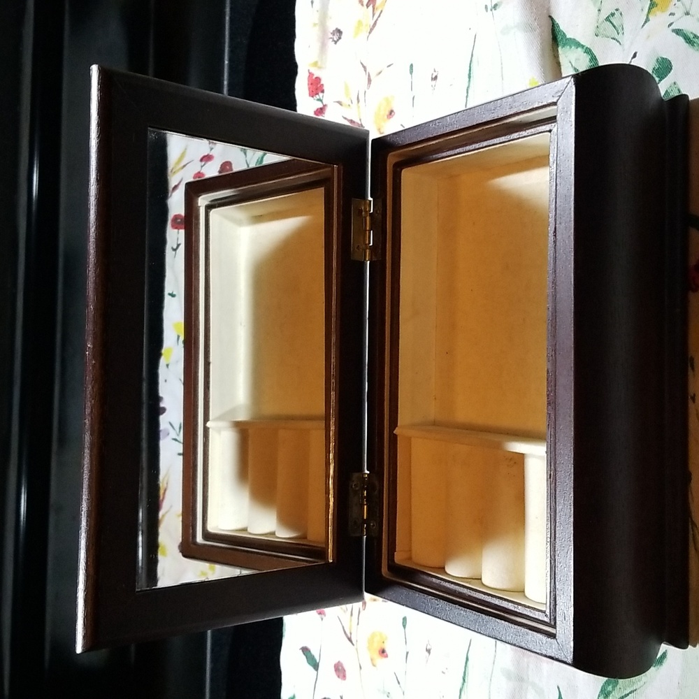 Embroidered Style Jewelry Box: CMPR2 - Picture 2 of 13